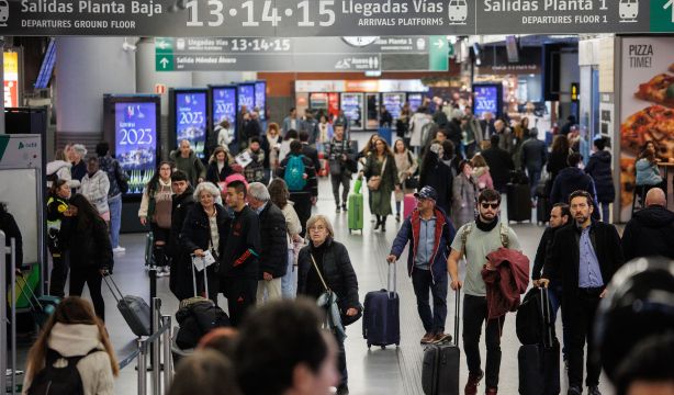 Reclaman a ADIF que rectifique el plan para hacer de pago los baños de las estaciones de tren