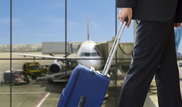 El 'truco de la bolsa' para no tener que pagar por tu equipaje cuando viajas en avión