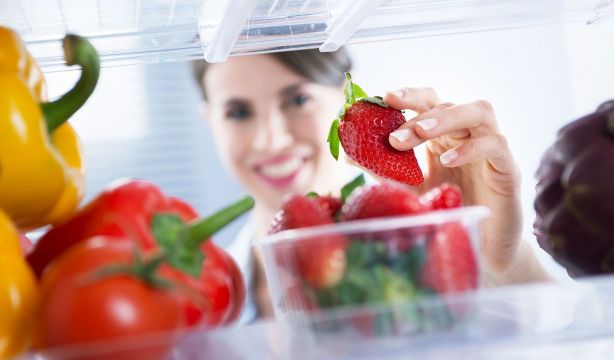 El mejor truco para conservar las fresas en la nevera sin que se pongan malas. bigstock