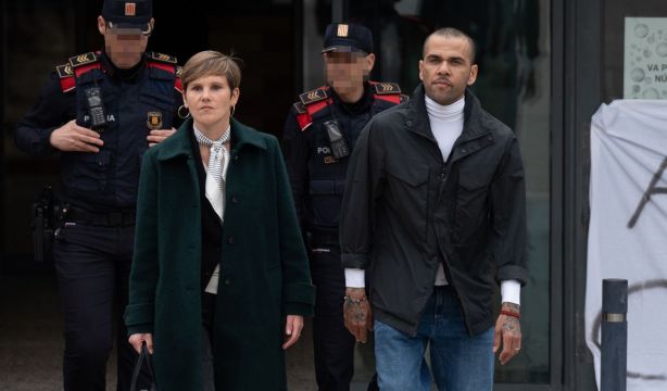 Dani Alves sale de la cárcel tras pagar la fianza de un millón de euros