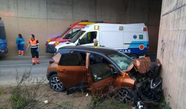 Mueren dos de los cinco heridos en un accidente de tráfico en Loja (Granada)