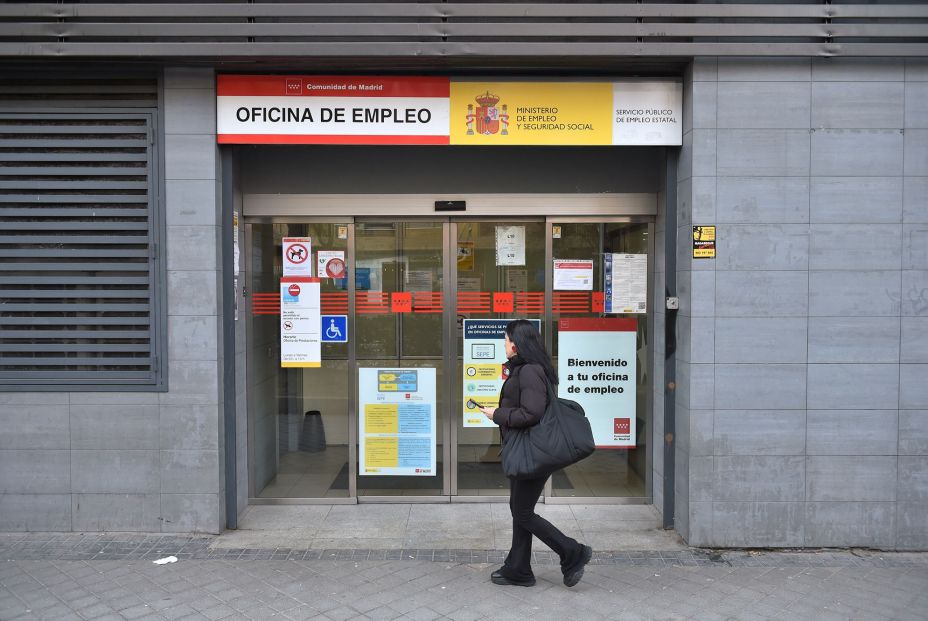 El edadismo laboral afecta más a las mujeres: representan casi el 60% de los parados de 45 años