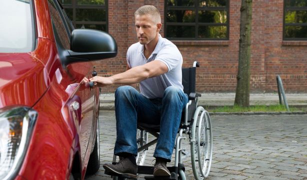 El CERMI pide que los vehículos de personas con movilidad reducida no paguen peajes