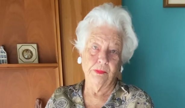 Granny, la nueva estrella en las redes que enseña inglés y comparte curiosidades del siglo pasado (Instagram)