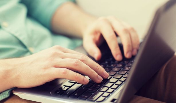 Novedades en la pensión de viudedad y orfandad: nueva forma de solicitarla (Bigstock)