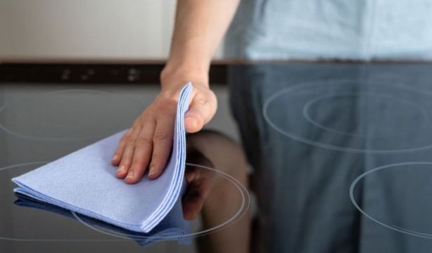 El truco para limpiar la vitrocerámica y dejarla como el primer día (Big Stock)