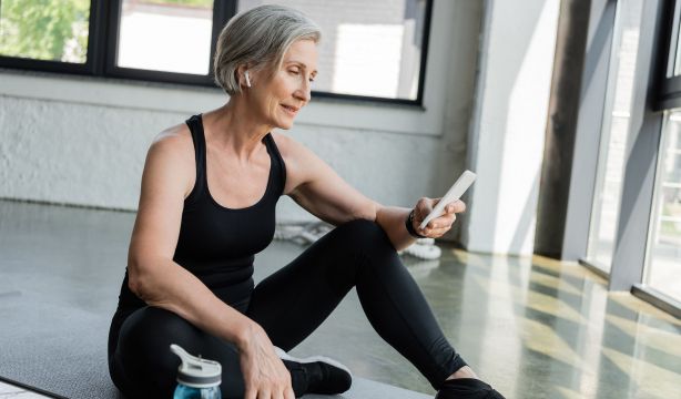 El entrenamiento de fuerza durante la menopausia mejora la calidad muscular 