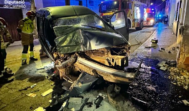 Un grave accidente deja dos muertos y tres heridos, entre ellos una niña de 2 años