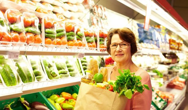 Cebollas, uvas y manzajas fuji, los alimentos que más suben en el último mes