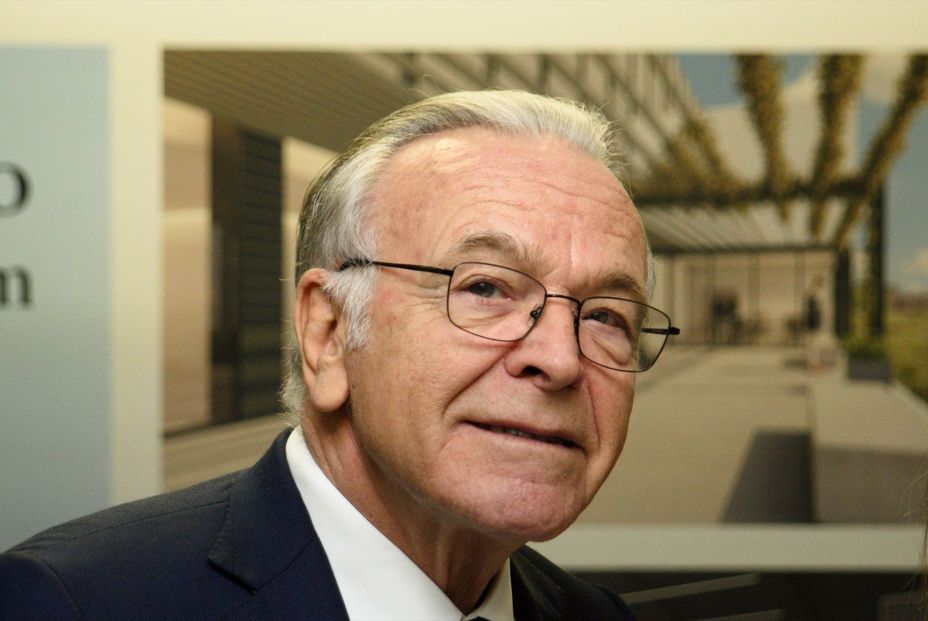 EuropaPress 5650674 presidente fundacion caixa isidre faine visita coleccion artstudio EuropaPress 5650674 presidente fundacion caixa isidre faine visita coleccion artstudio