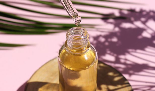 Alerta sanitaria: retiran un sérum facial de Carrefour por estar contaminado con una bacteria