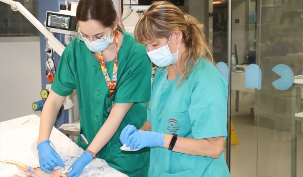 España tiene muchos médicos y pocas enfermeras: la precariedad y la demanda de cuidados, las causas (Europa Press)