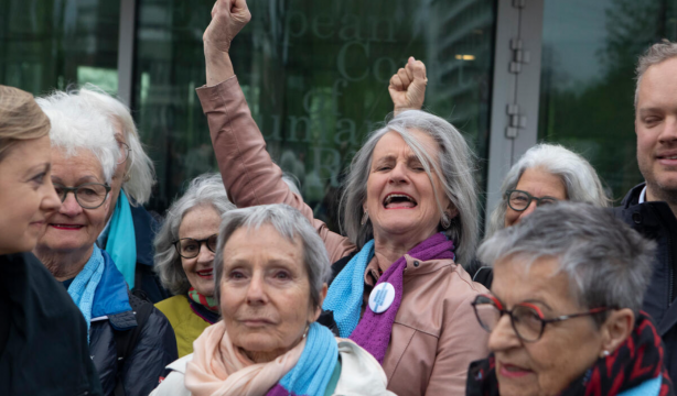 'Abuelas del clima': el triunfo histórico de 2.000 mujeres mayores de 65 años (KlimaSeniorinnen Schweiz)