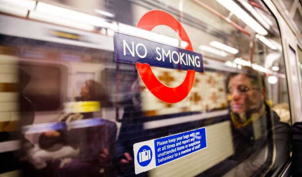 Reino Unido da pasos decisivos contra el tabaco: prohíbe su venta a los nacidos a partir de 2009