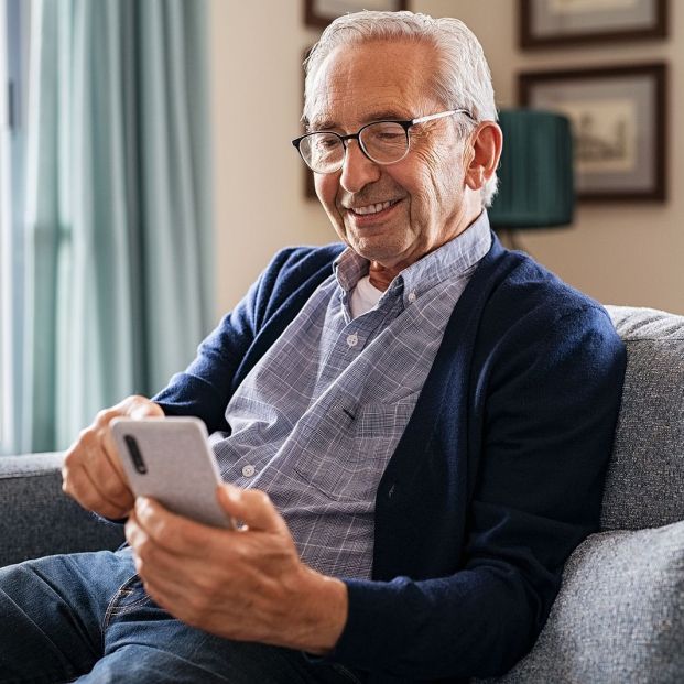 La digitalización bancaria de los mayores avanza: un 33% de los sénior ya usa Bizum. BigStock La digitalización bancaria de los mayores avanza: un 33% de los sénior ya usa Bizum. BigStock