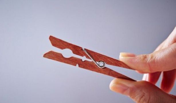 El truco de la pinza: cómo mantener el buen olor dentro del coche. Fuente, Twitter. 