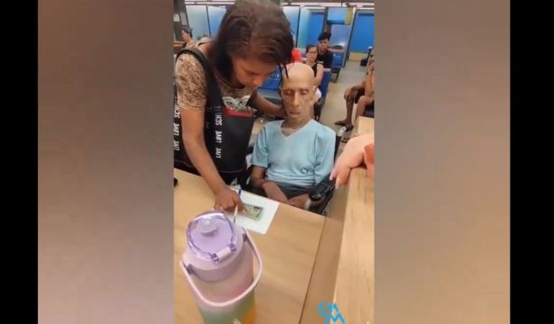 Una mujer lleva el cadáver de su tío al banco para intentar cobrar un préstamo