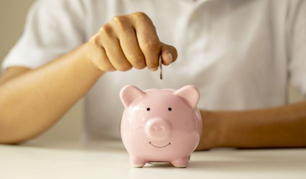 ¿Por qué las huchas tienen forma de cerdito? (Bigstock)