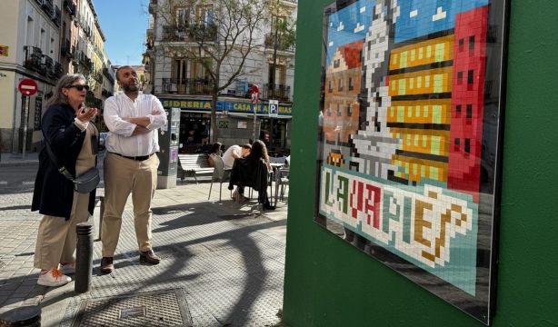Las 'abuelas grafiteras' llenan de color Lavapiés en la nueva edición del festival CALLE