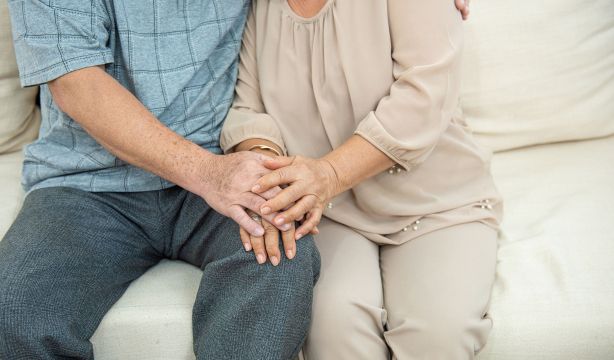 Un hilo viral recopila de qué se arrepienten más las personas cuando se hacen mayores (Bigstock)