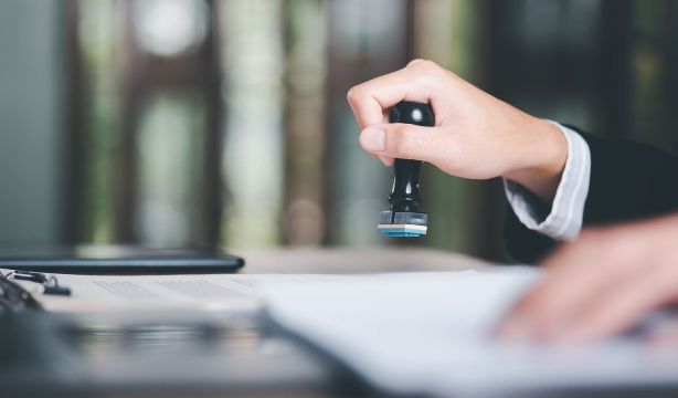 Cancelación registral de la hipoteca: pasos a seguir y qué puede cobrarnos el banco y qué no