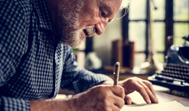 RTVE y Fundación 'la Caixa' lanzan la XVI edición de su concurso de relatos escritos por mayores (Europa Press)