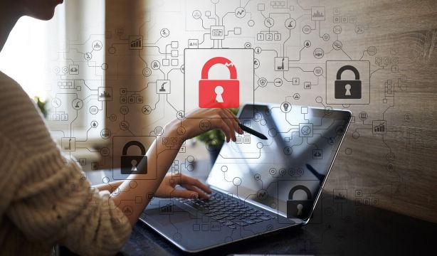 Consejos de Incibe, Guardia Civil y Policía para no caer en ciberestafas: "A todos nos va a tocar"