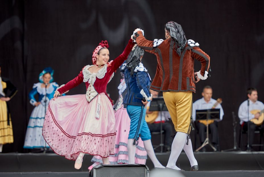 Las Fiestas de San Isidro 2024: la tradición popular castiza llega a la Pradera. Festival Danzas Madrilenas. Ayuntamiento de Madrid. Las Fiestas de San Isidro 2024: la tradición popular castiza llega a la Pradera. Festival Danzas Madrilenas. Ayuntamiento de Madrid.