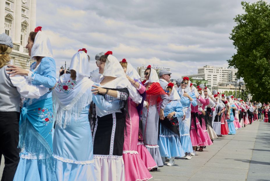 Las Fiestas de San Isidro 2024: la tradición popular castiza llega a la Pradera. Bailando po Madrid. Ayuntamiento de Madrid . Las Fiestas de San Isidro 2024: la tradición popular castiza llega a la Pradera. Bailando po Madrid. Ayuntamiento de Madrid .