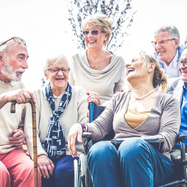 Contar nuestros problemas a los amigos y familiares ayuda a cuidar nuestra salud mental Contar nuestros problemas a los amigos y familiares ayuda a cuidar nuestra salud mental
