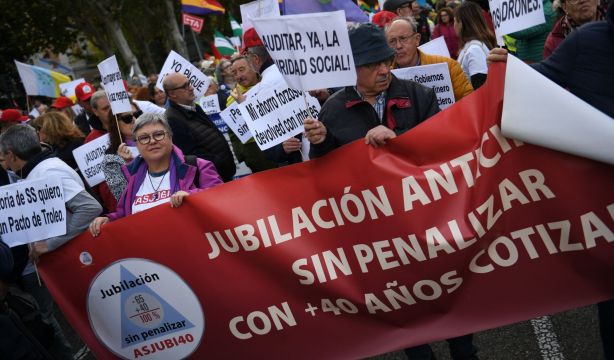 Nuevo aviso a España por las pensiones: la OCDE pide ajustes fiscales para compensar el mayor gasto