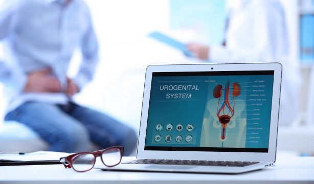 Olvídate de los tabús: 8 síntomas que te indican que debes ir al urólogo