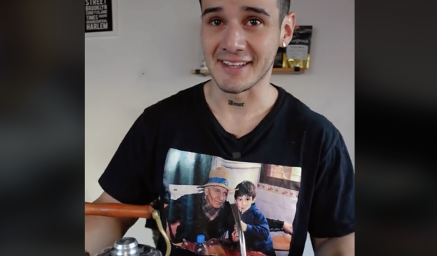 VÍDEO: Este joven conmueve en redes con el homenaje que le hace a su abuelo fallecido