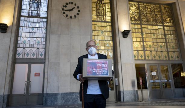 Carlos San Juan, impulsor de 'Soy mayor, no idiota': “Hay que seguir presionando a la banca”