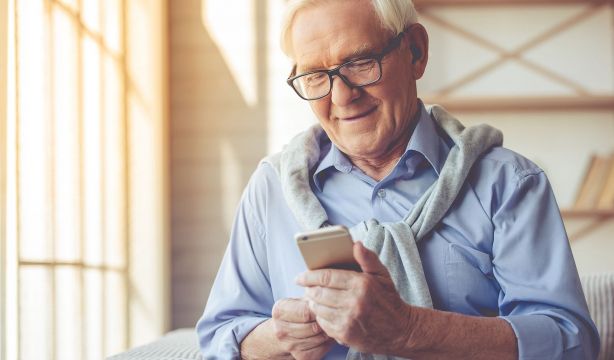 Una investigación analizará los retos legales y éticos de la robótica y la IA para los mayores