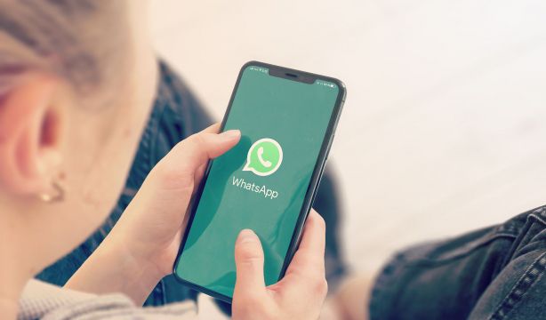 La estafa de WhatsApp que roba tus datos bancarios solo con pulsar un botón