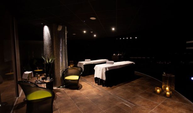 Caldea revoluciona su oferta primaveral con una cabina de hielo con vaporización de aromas