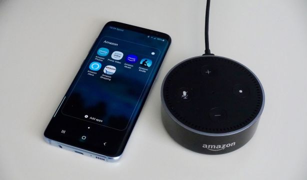 Así es la nueva función de Alexa que ayuda a combatir el alzhéimer (Bigstock)