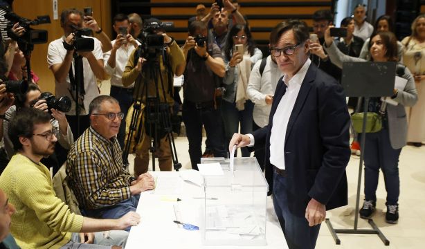 El PSC ganaría las elecciones en Cataluña, según los sondeos