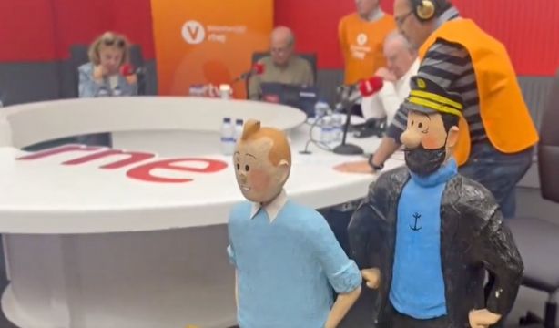 Ocho personas mayores de entre 72 y 90 años interpretan 'Las aventuras de Tintín' en RNE (Redes Sociales)