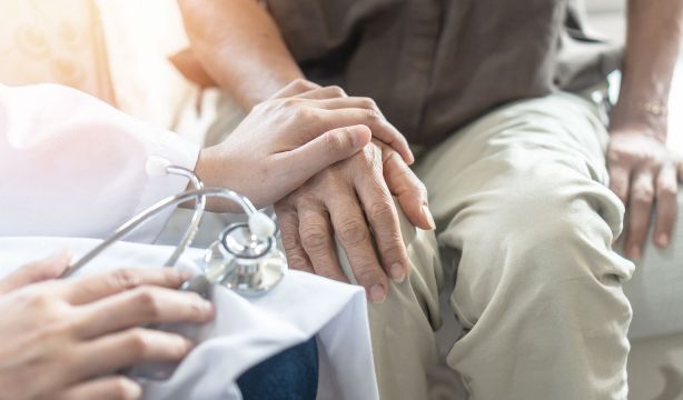 Avance histórico contra el párkinson: logran revertir por primera vez los síntomas motores