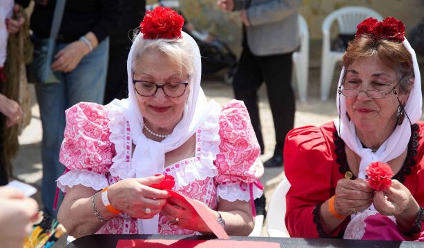 Este es el significado oculto de los claveles de San Isidro