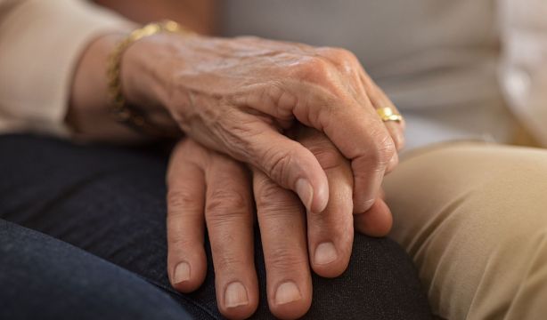 El Gobierno responde al hijo que recoge firmas para que no separen a sus padres en dos residencias