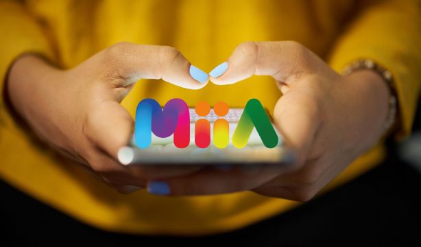 Cómo hablar con MiiA, la Inteligencia Artificial gratis para los sénior