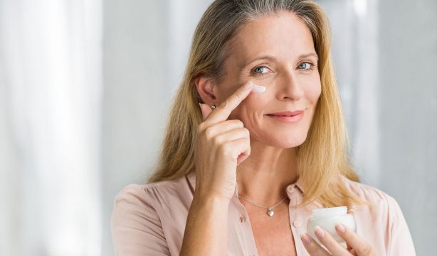 Cómo eliminar las bolsas debajo de los ojos sin cirugía