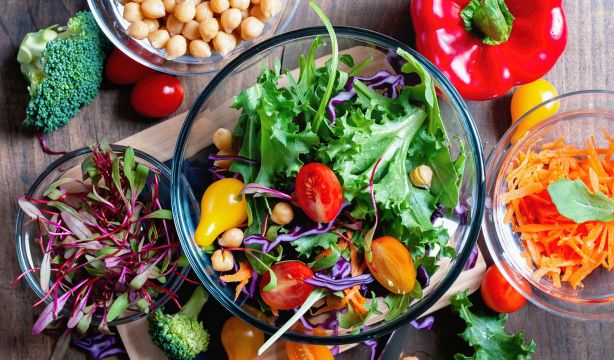 Las dietas vegetarianas y veganas se vinculan con una mayor longevidad y menor riesgo de enfermedad