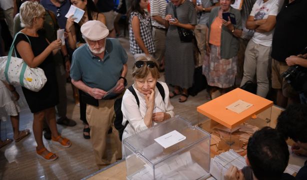 Los mayores se la juegan en las elecciones europeas: pensiones, modelo de cuidados y brecha digital