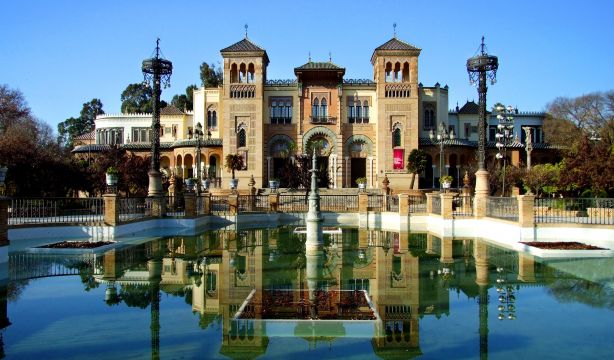 Actividades gratuitas para personas mayores en Sevilla (Bigstock)