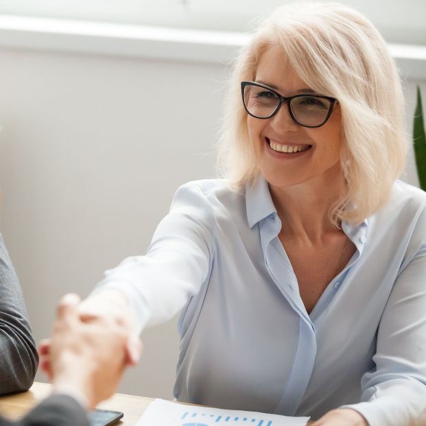 Empleo sénior: ayudas y subvenciones disponibles para la contratación de mayores de 45 años (Bigstock)