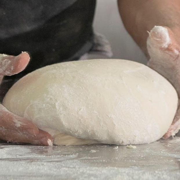 Amasando el pan en Picnic Panes Artesanos Amasando el pan en Picnic Panes Artesanos